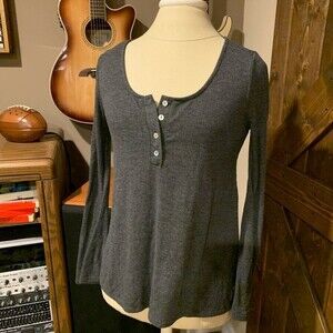Dee Elle gray long sleeve henley size medium